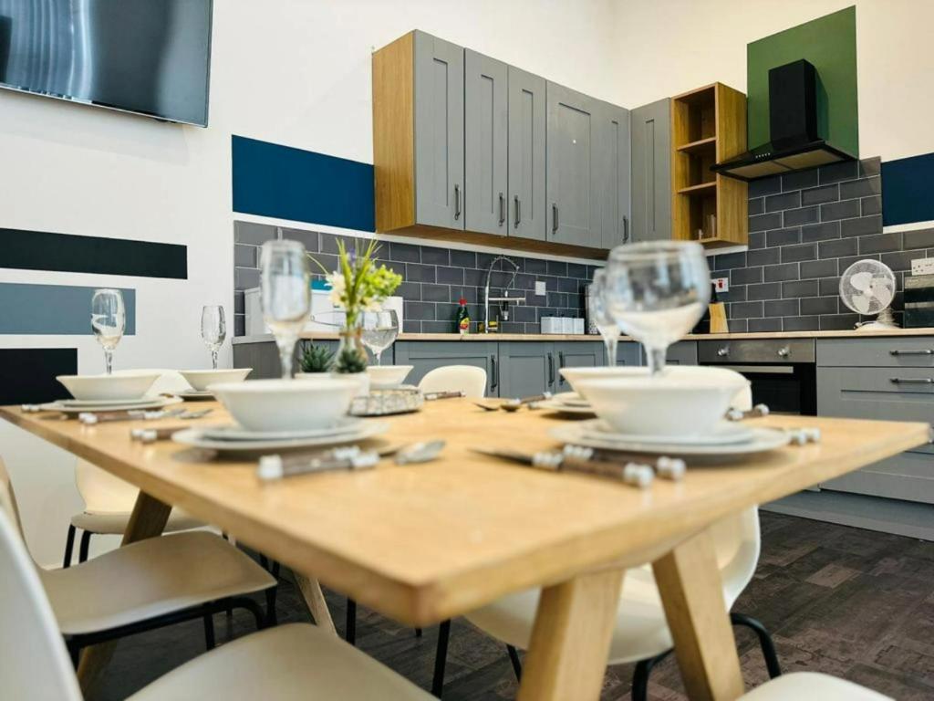 Modern 3-Bed Ensuite Apt – Remote Work Ready___accommodation_pic_1.jpeg